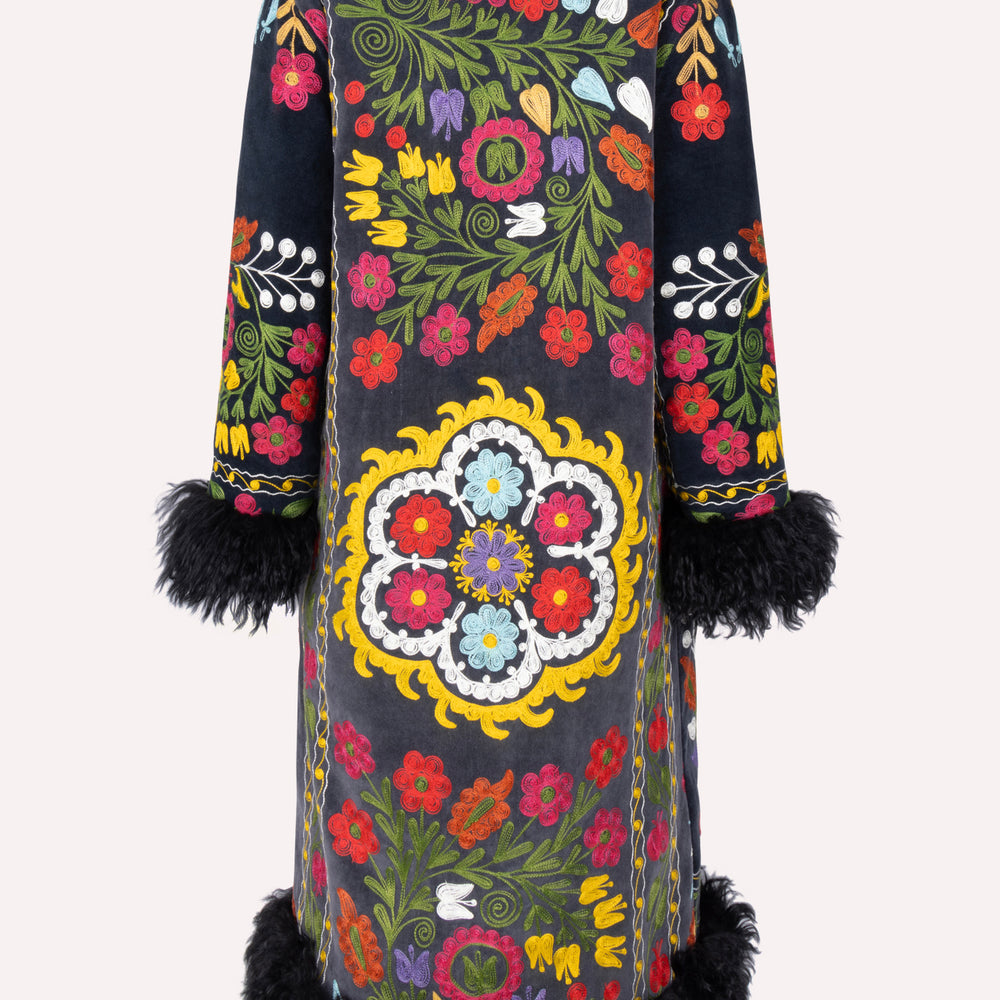 
                  
                    INDIRA COAT | M/L
                  
                