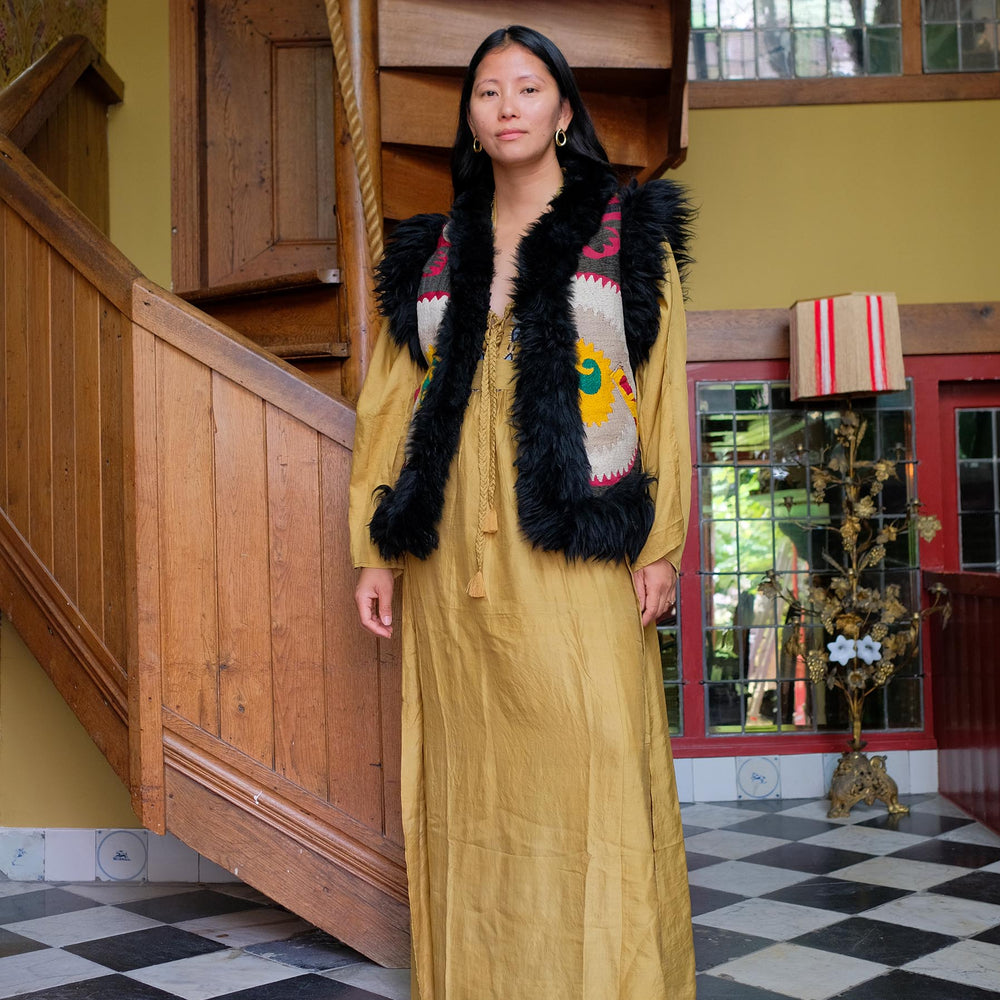 
                  
                    AZIZ WAISTCOAT | M
                  
                