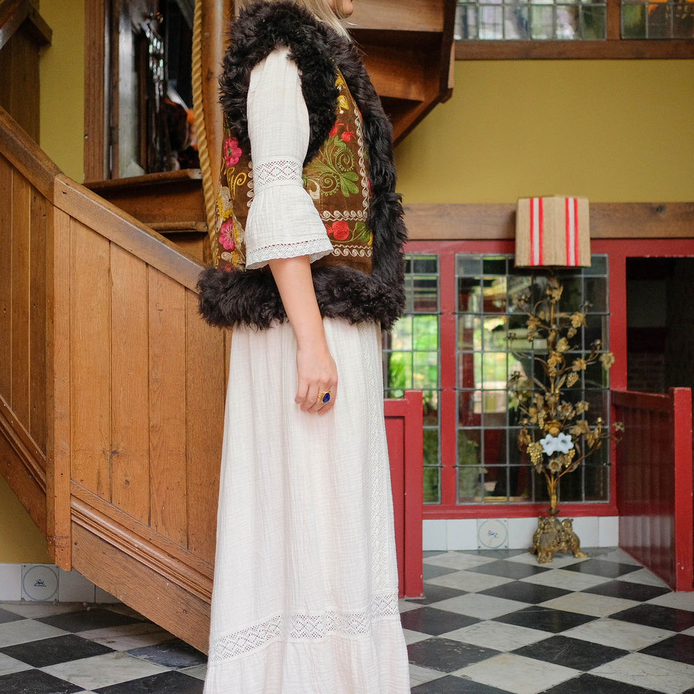 
                  
                    AZIZ WAISTCOAT | M
                  
                