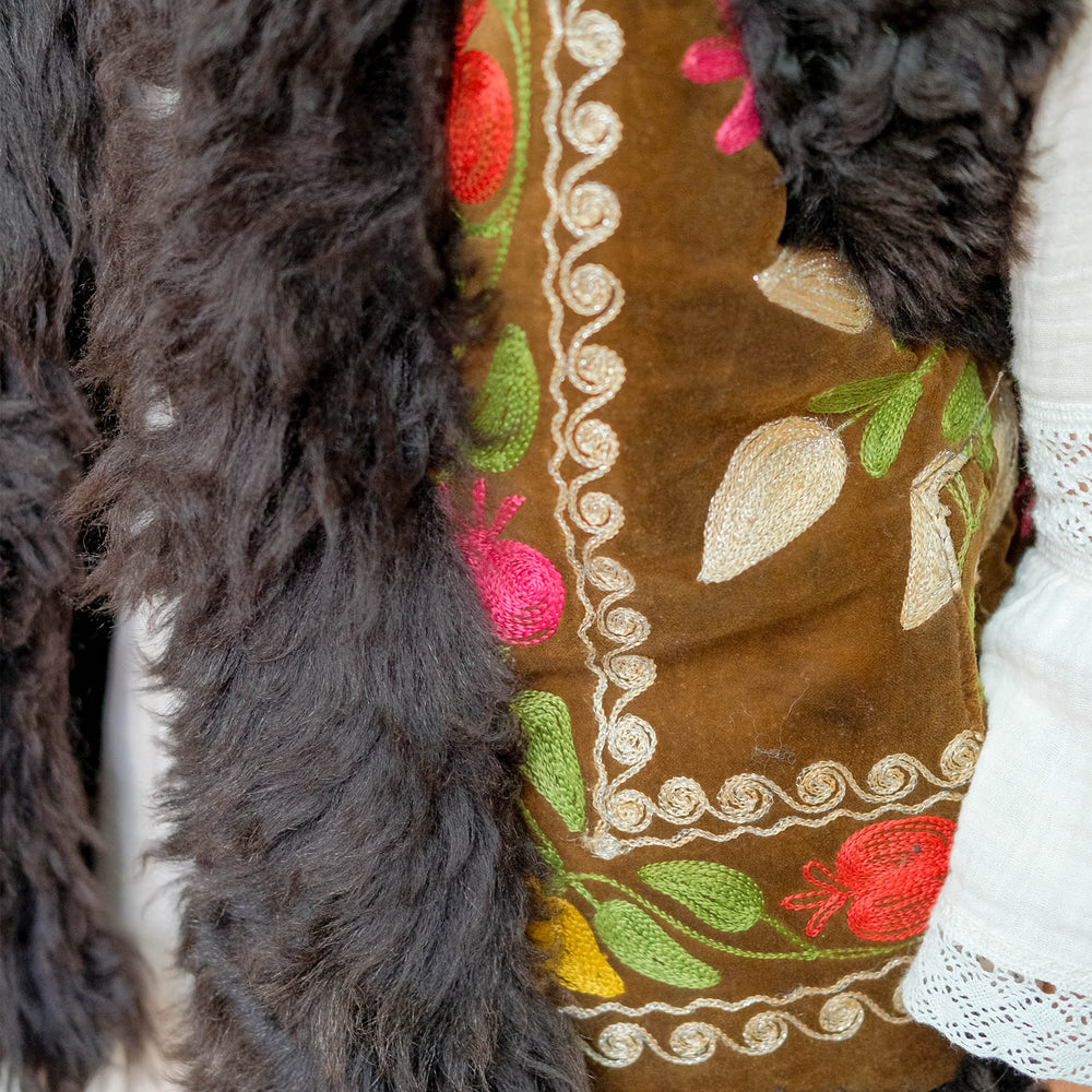 
                  
                    AZIZ WAISTCOAT | M
                  
                