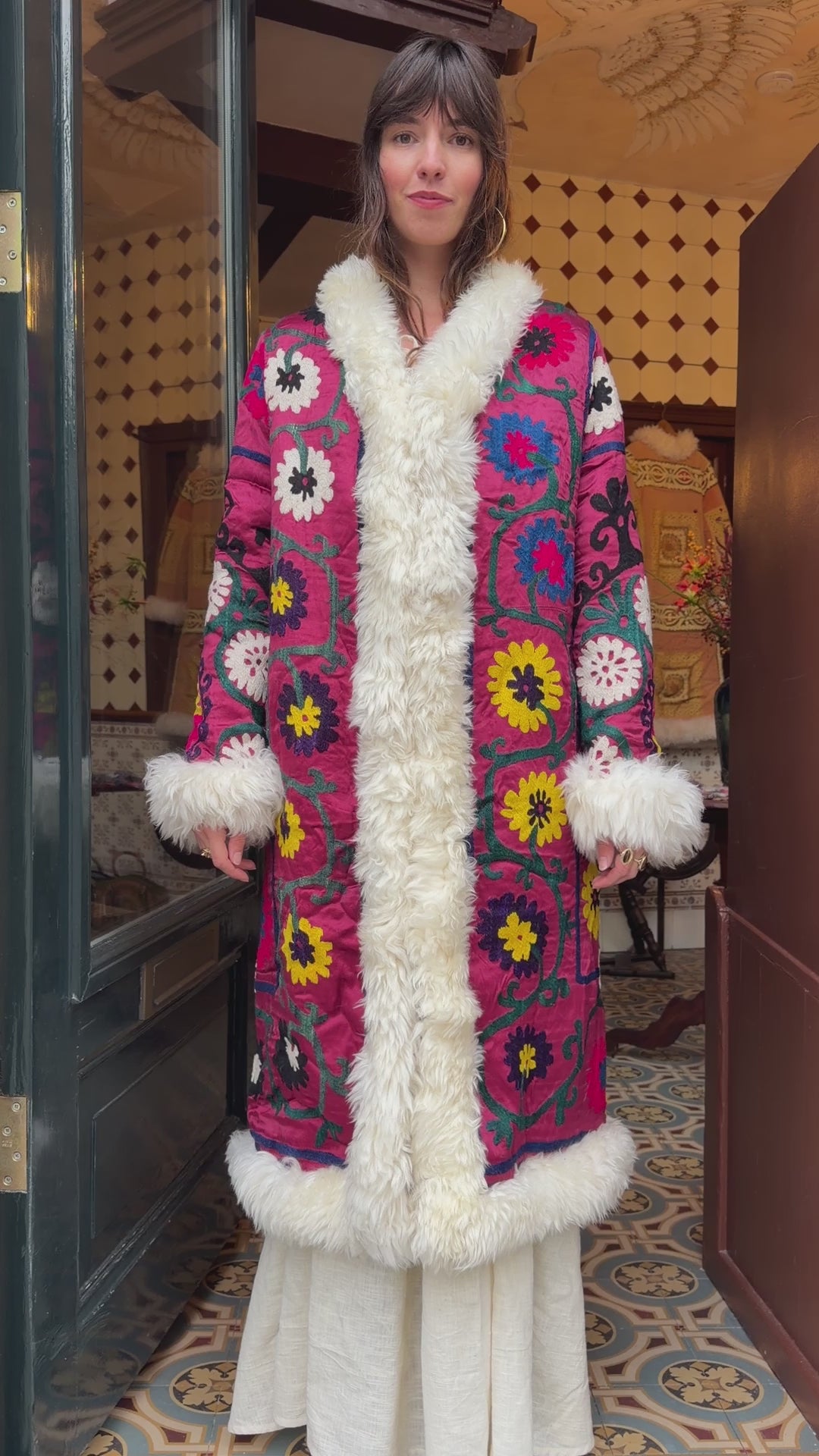 
                  
                    Load and play video in Gallery viewer, INDIRA COAT | L
                  
                