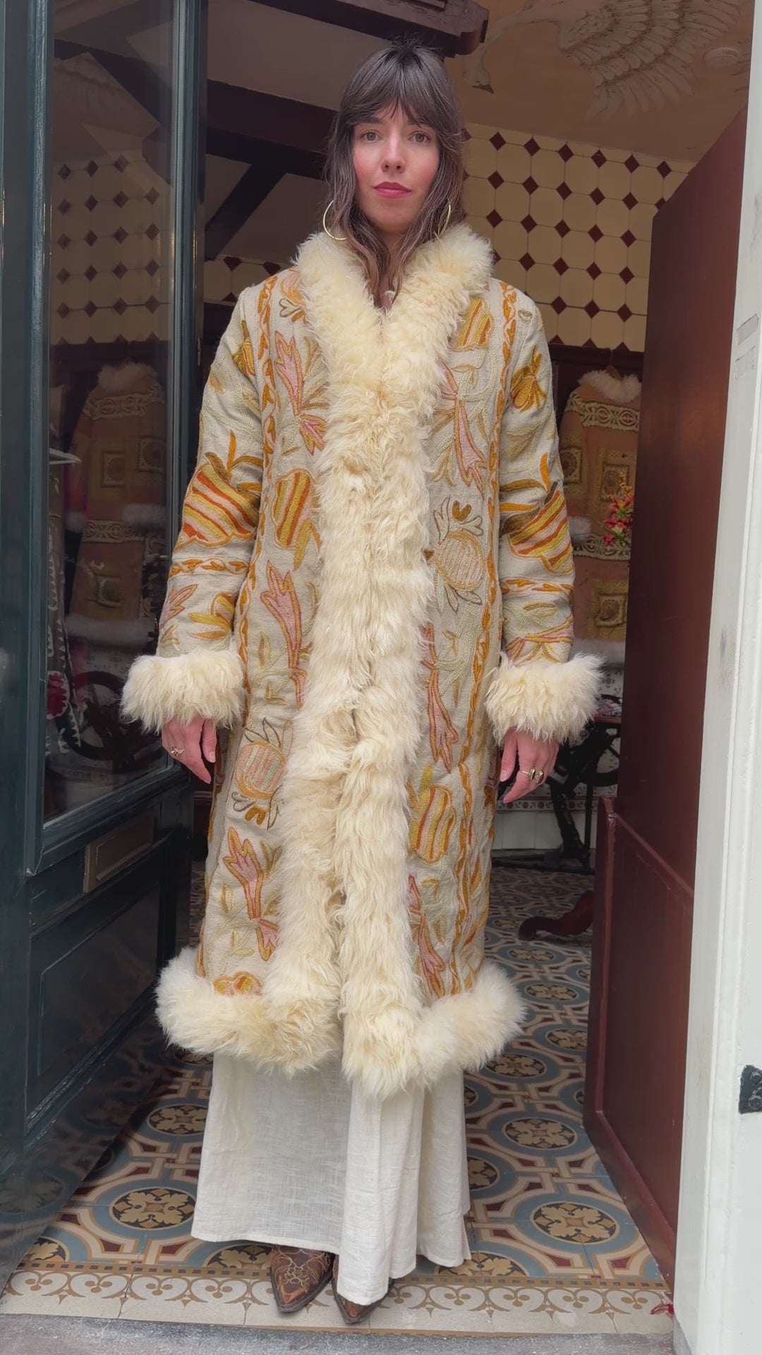 
                  
                    Load and play video in Gallery viewer, INDIRA COAT | S
                  
                