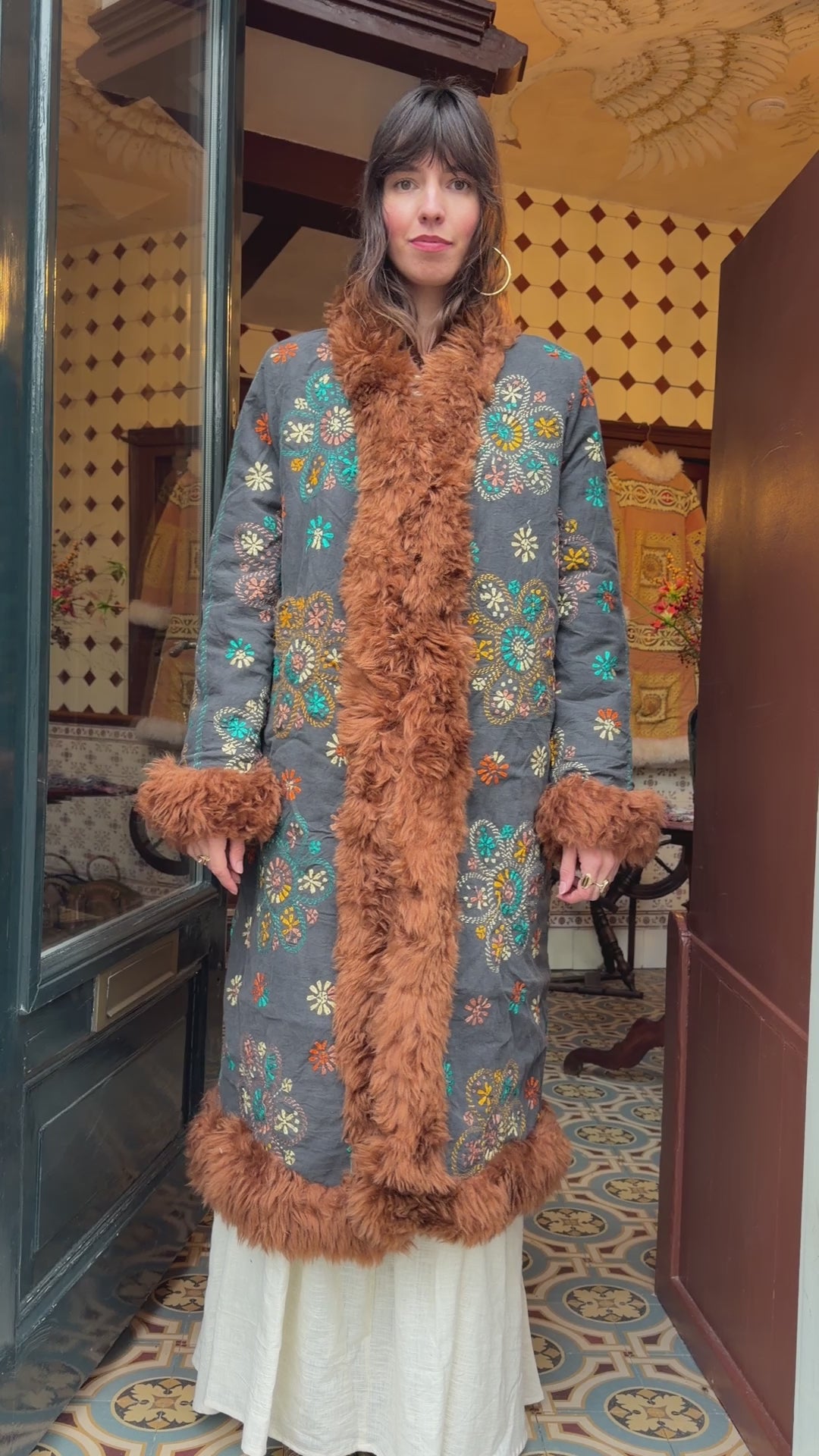 
                  
                    Load and play video in Gallery viewer, INDIRA COAT | M
                  
                