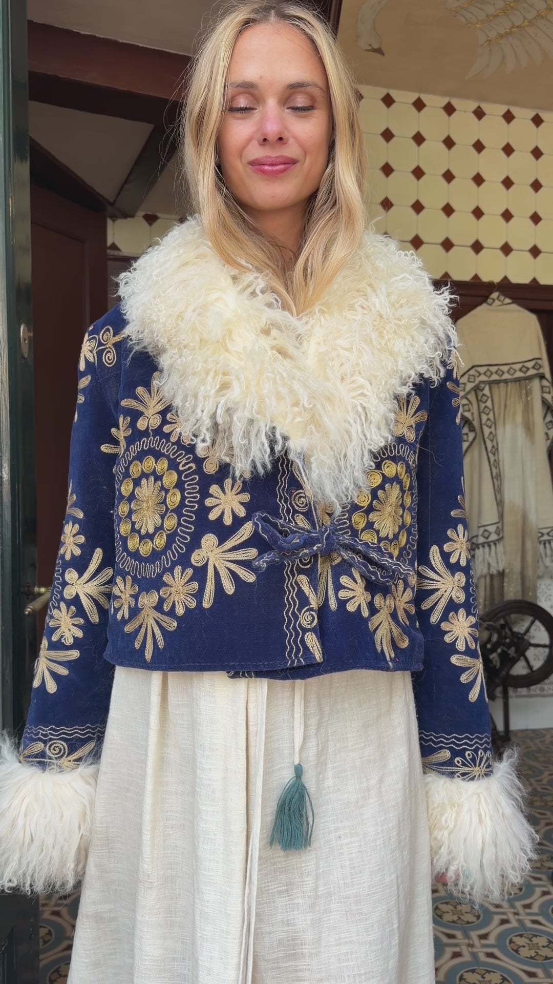 
                  
                    Load and play video in Gallery viewer, MADINA COAT | M
                  
                
