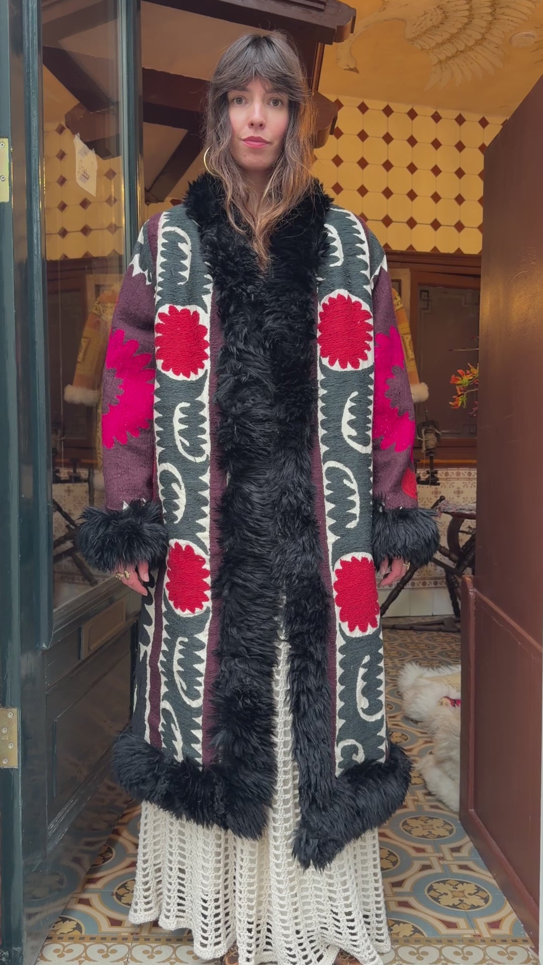 
                  
                    Load and play video in Gallery viewer, INDIRA COAT | L
                  
                