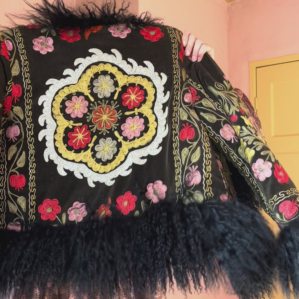 
                  
                    Load and play video in Gallery viewer, ZEBAY COAT | M
                  
                