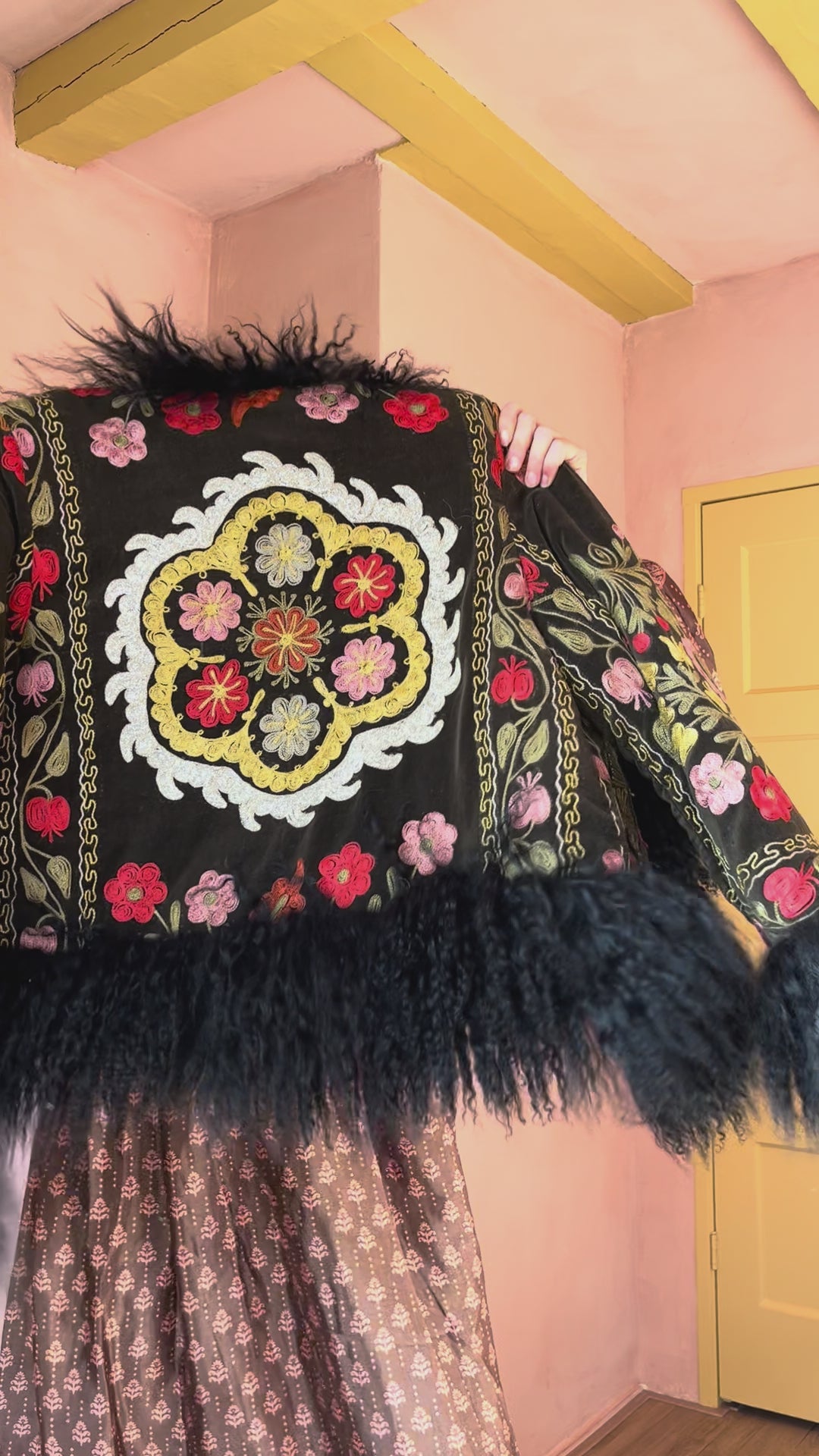 
                  
                    Load and play video in Gallery viewer, ZEBAY COAT | M
                  
                