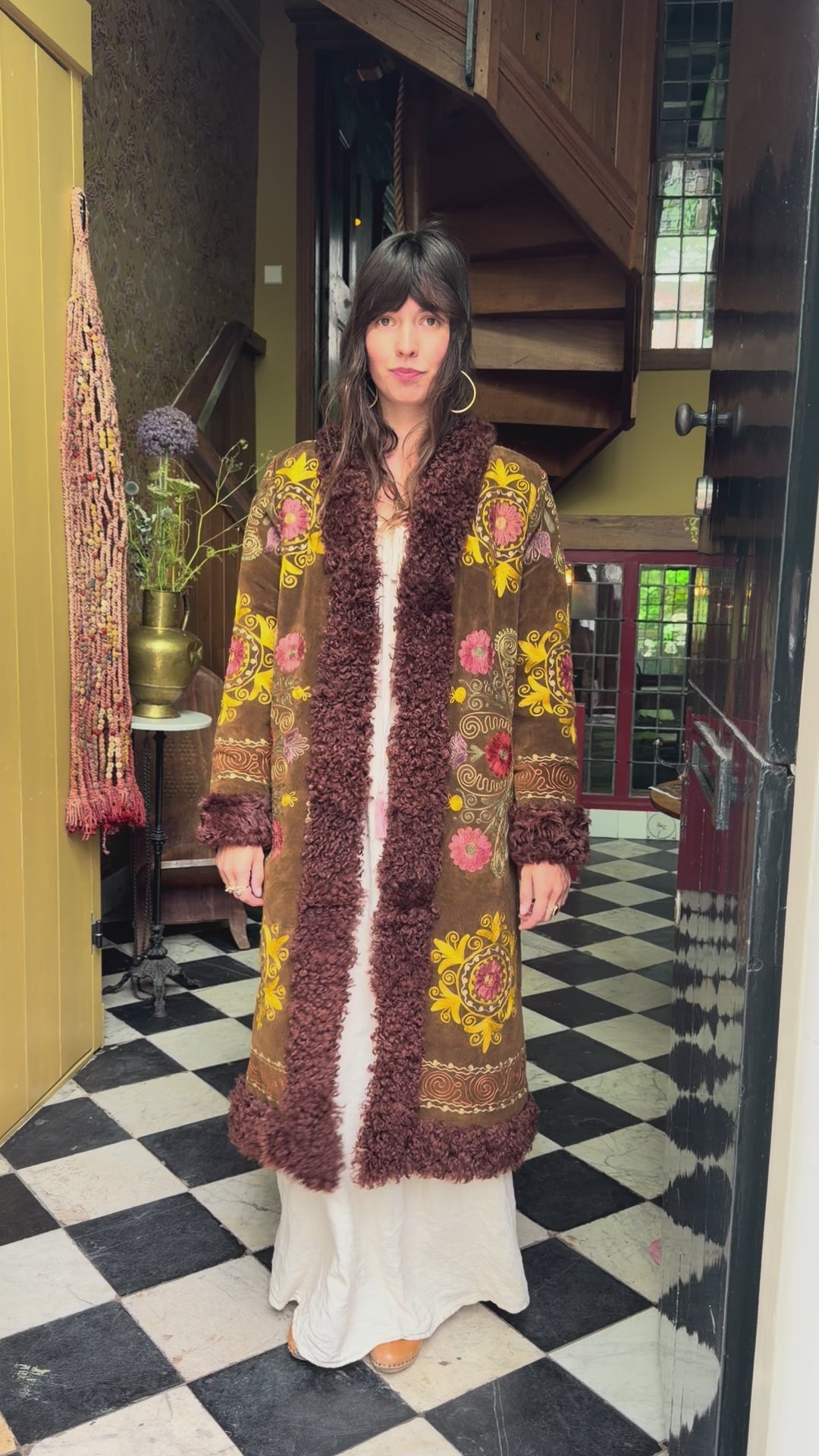 
                  
                    Load and play video in Gallery viewer, INDIRA COAT | M
                  
                