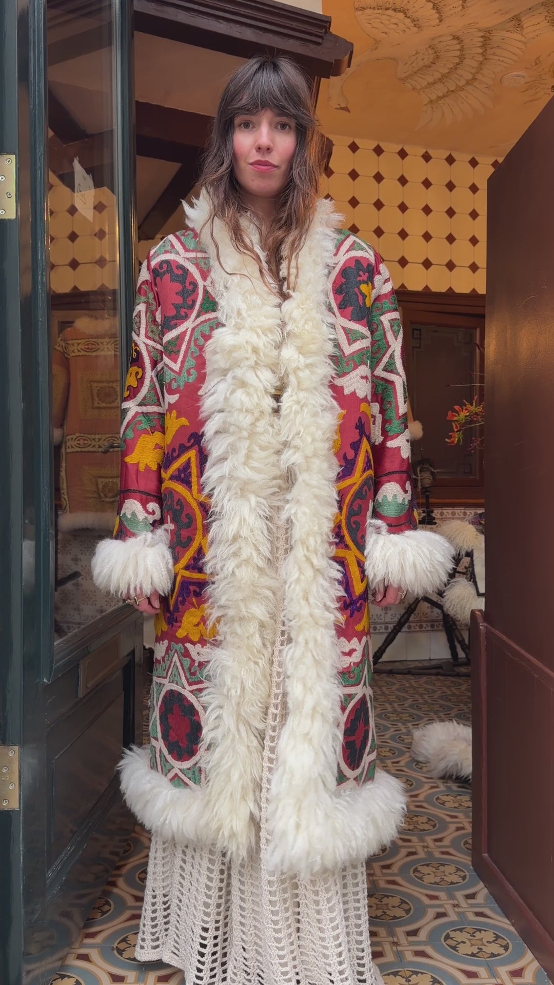 
                  
                    Load and play video in Gallery viewer, INDIRA COAT | M
                  
                