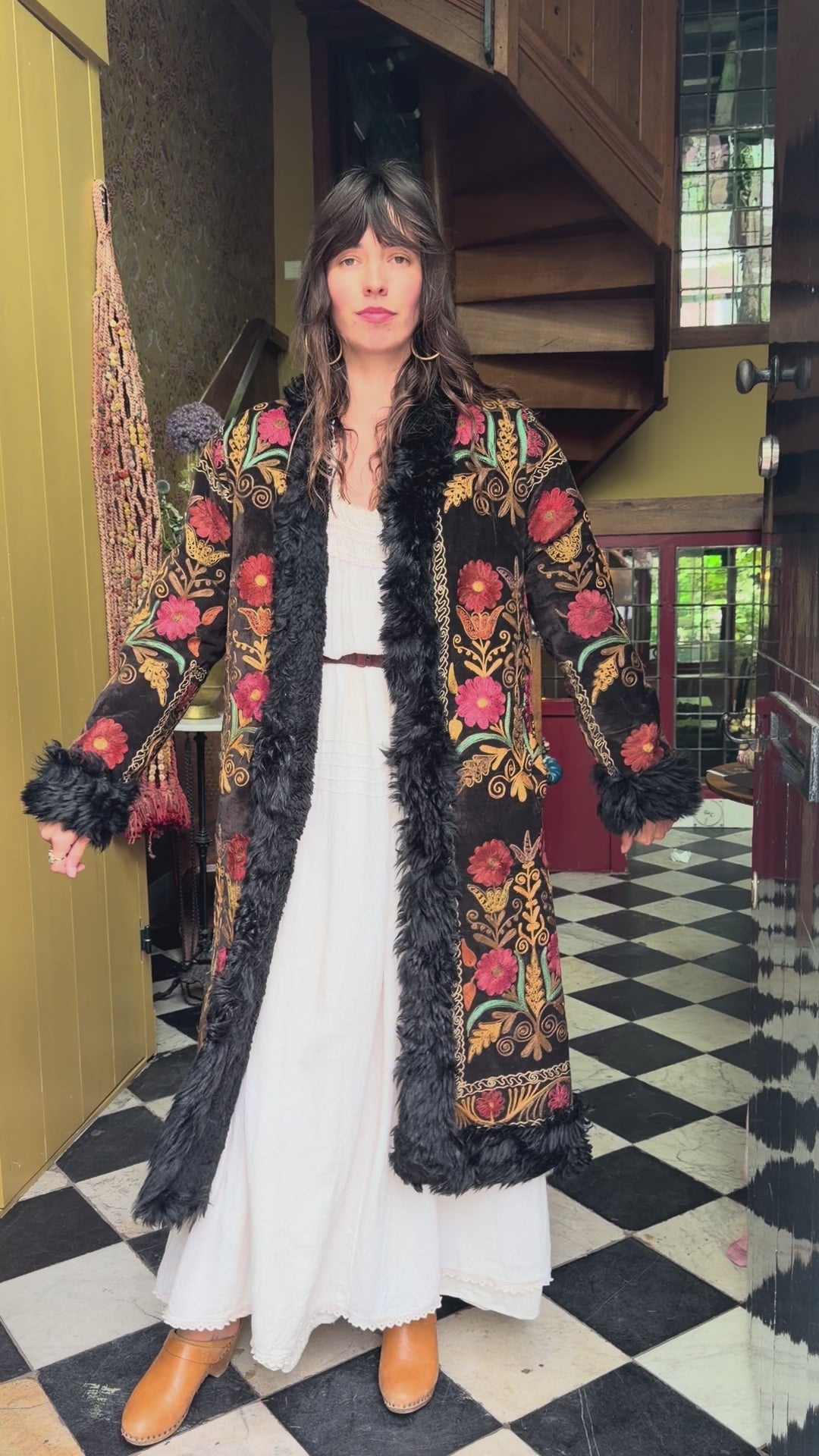 
                  
                    Load and play video in Gallery viewer, INDIRA COAT | M
                  
                