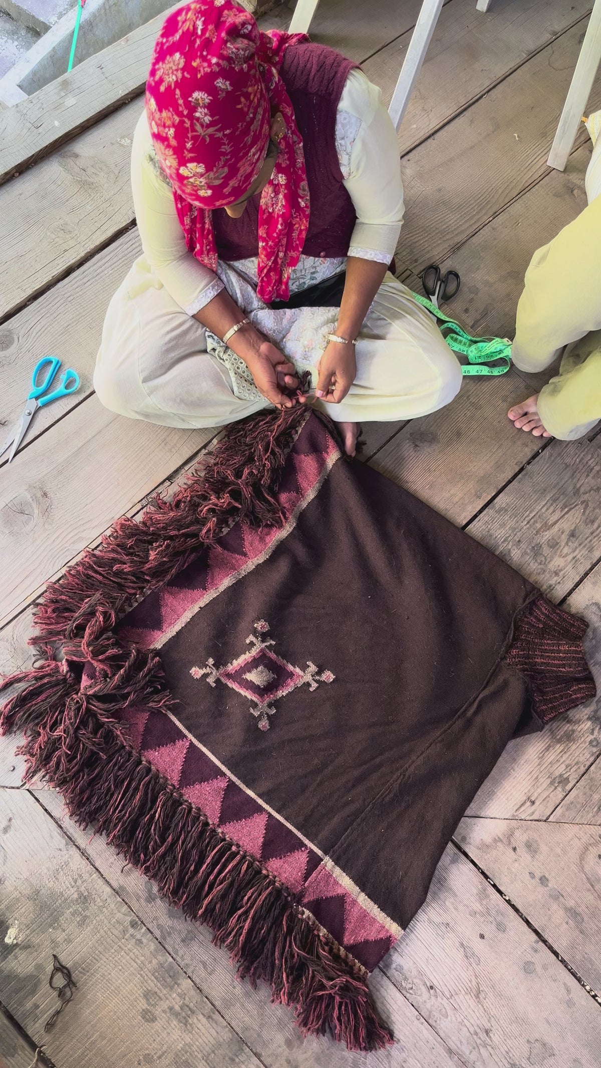 
                  
                    Load and play video in Gallery viewer, SUNITA PONCHO | WALNUT
                  
                