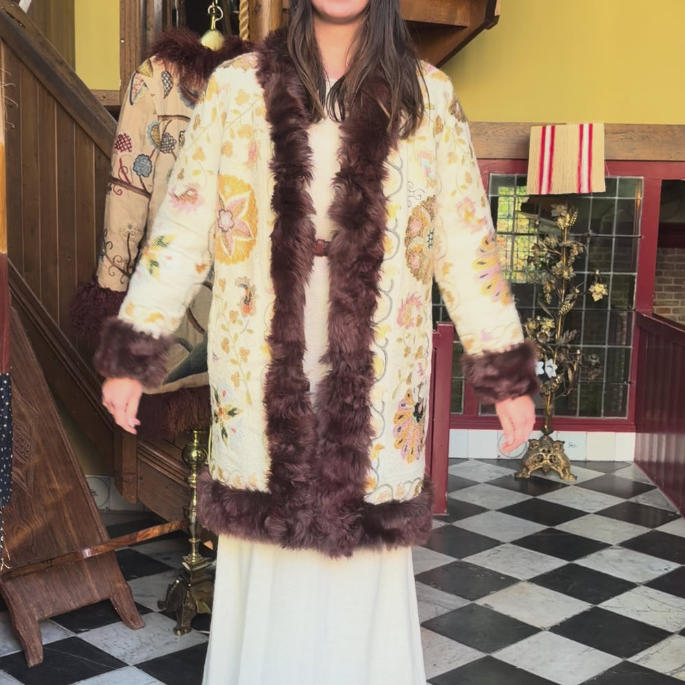 
                  
                    Load and play video in Gallery viewer, LINA COAT | M
                  
                