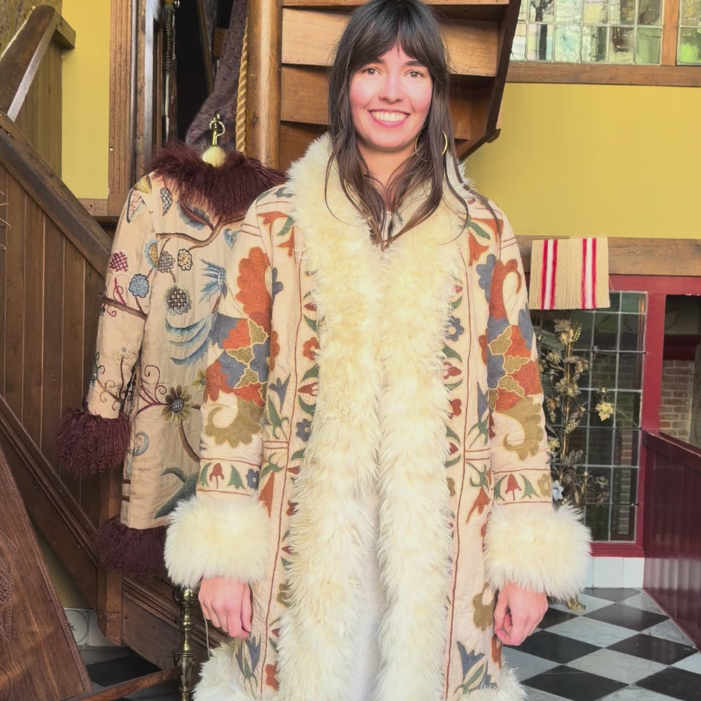 
                  
                    Load and play video in Gallery viewer, LINA COAT | S/M
                  
                