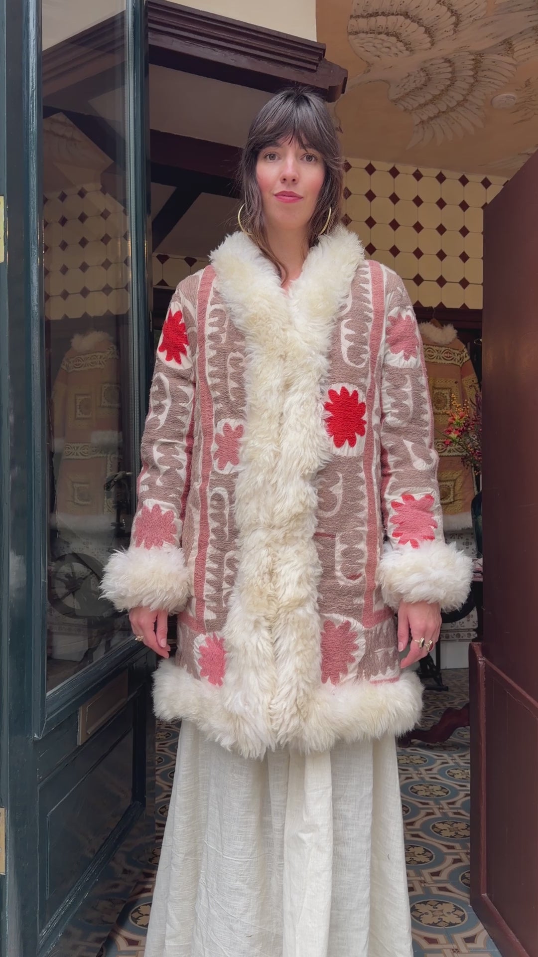
                  
                    Load and play video in Gallery viewer, LINA COAT | S/M
                  
                