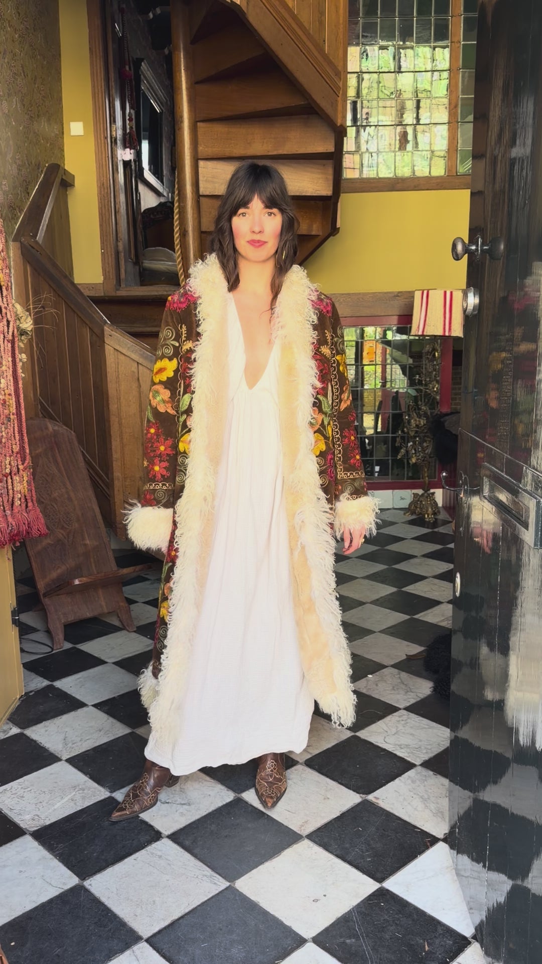 
                  
                    Load and play video in Gallery viewer, INDIRA COAT | L
                  
                