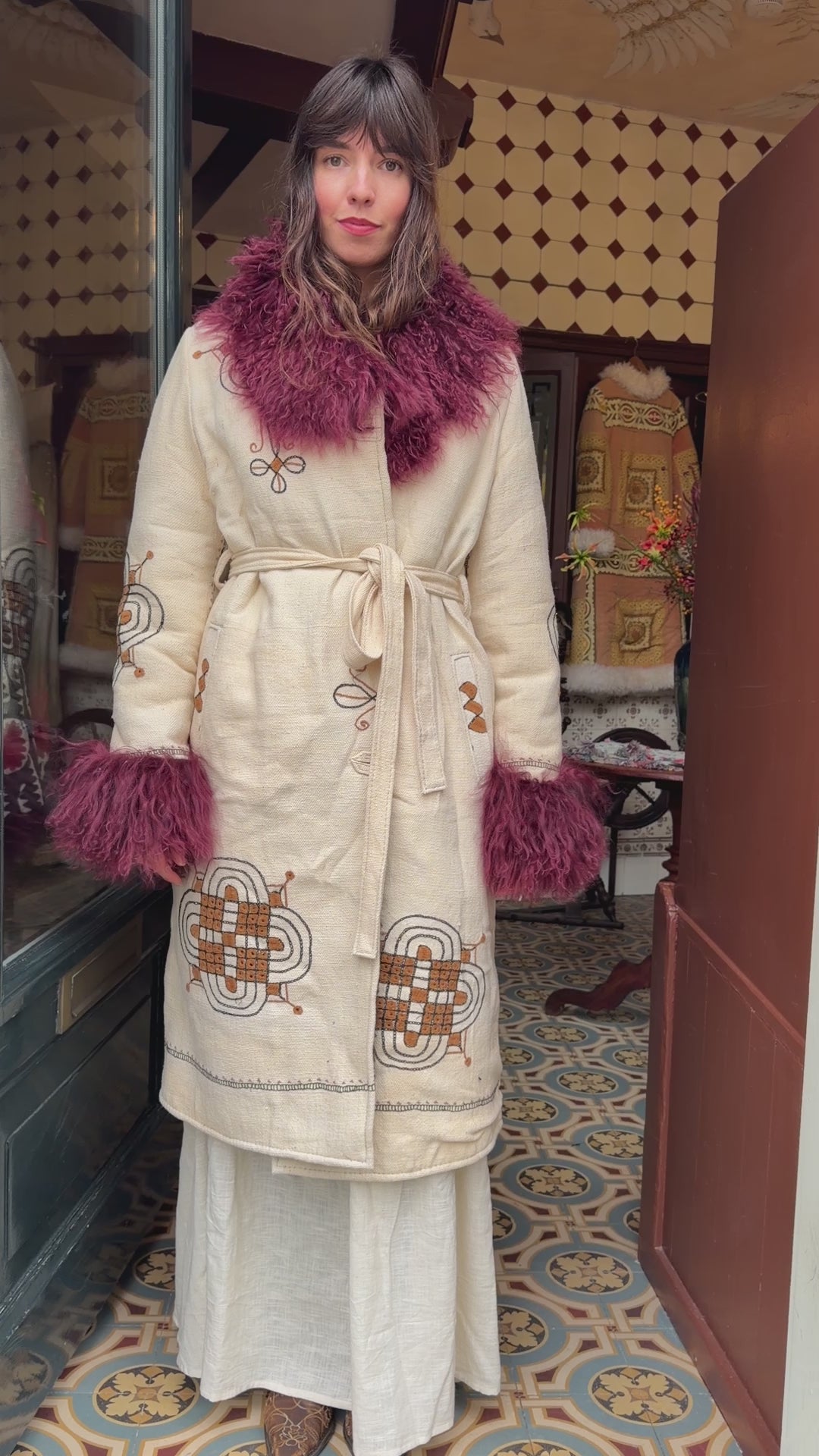 
                  
                    Load and play video in Gallery viewer, AISARA WRAP COAT | L
                  
                